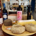 Los quesos de Ayora se presentaron en la Bodega Teulada